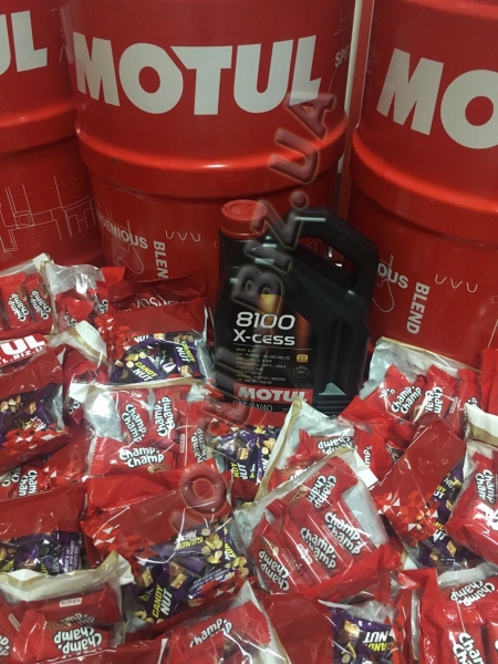Сладкий подарок при покупке масла Motul
