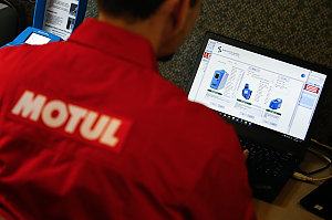 Мотюль - мобильная лаборатория Motul_Racing_Lab_motul | Xmoto.ua